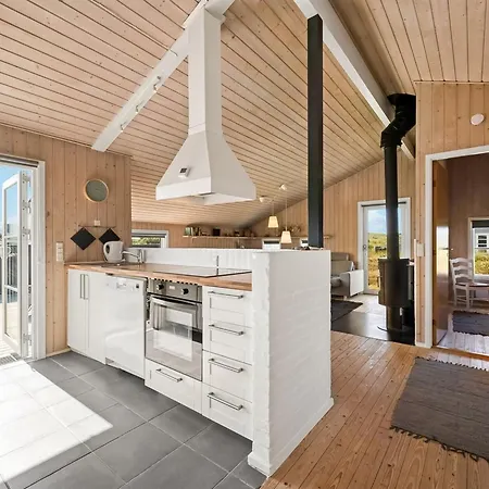 Hjalma - From The Sea By Interhome Feriehus *